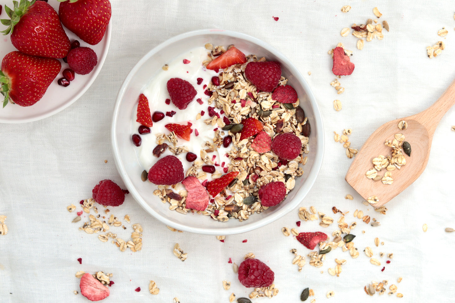 Rood fruit granola